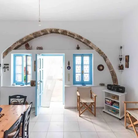 Traditional Two Story House In Naxos * Galanado