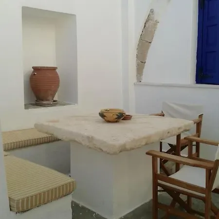 Traditional Two Story House In Naxos Prázdninový dům